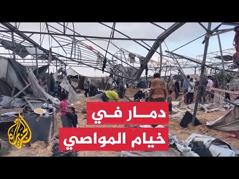 آثار غارة إسرائيلية على خيام تؤوي نازحين في المواصي