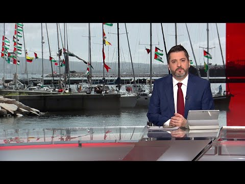 البحرية الإسرائيلية تقتحم سفينة من أسطول الصمود.