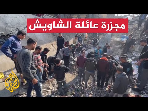 تراكم جثامين الشهداء في ساحة مستشفى أبو يوسف النجار برفح جنوبي قطاع غزة