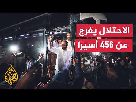 بعد طول انتظار.. أهالي غزة يستقبلون الأسرى المحررين في خان يونس